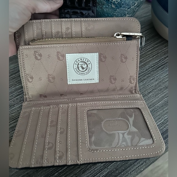 Spartina 449 Black Leather Wallet with Metallic Clasp - Picture 3 of 8